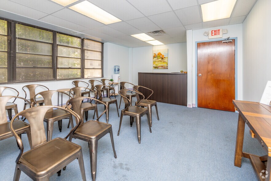 More Photos Of 408 E 4th St, Bridgeport Office For Lease