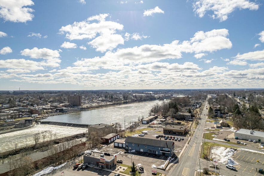 More Photos Of 15 W 1st St S, Fulton Freestanding For Sale