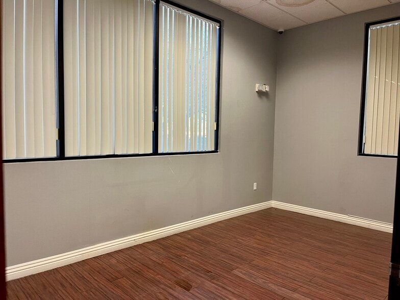 More Photos Of 6280 Spring Mountain Rd, Las Vegas Office For Sale
