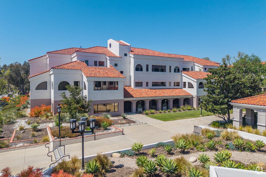 More Photos Of 2801 Townsgate Rd, Westlake Village Office For Lease