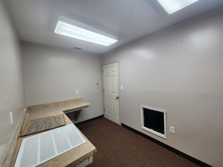 More Photos Of 707 Widewater Dr, Lafayette Warehouse For Lease