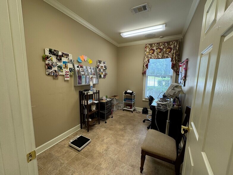 More Photos Of 1001 Fernwood Dr, Milledgeville Medical For Sale