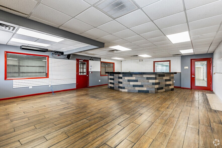 More Photos Of 4500 Carmichael Ave, Sarasota Warehouse For Lease