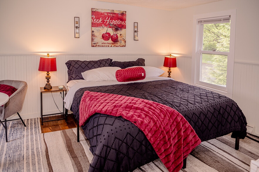 More Photos Of 2735 PA-390, Canadensis Hospitality For Sale