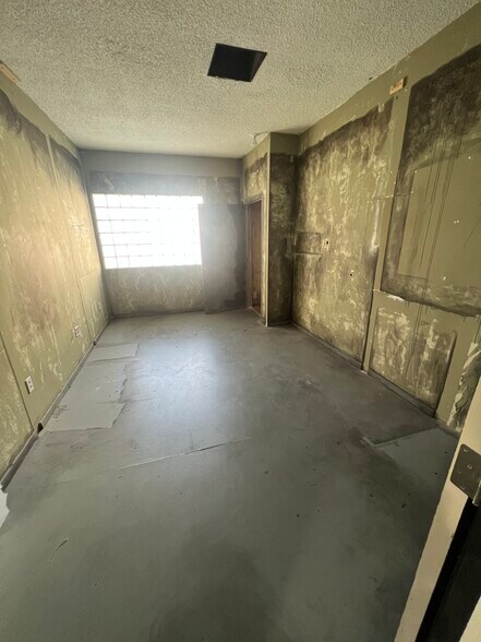 More Photos Of 5000 Lankershim Blvd, North Hollywood Storefront Retail Office For Sale