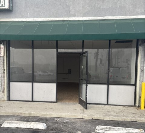 More Photos Of 3775 S Western Ave, Los Angeles Storefront For Lease