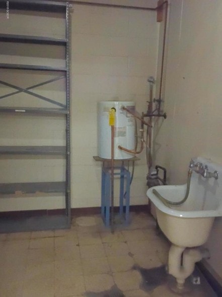 More Photos Of 172 N 2nd St, Granby Warehouse For Sale