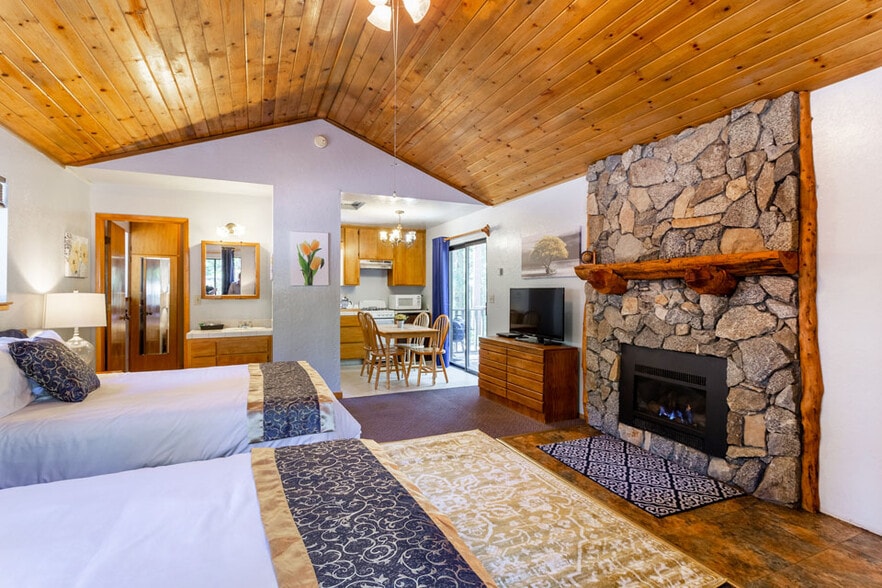 More Photos Of 500 Dodge Ridge Rd, Pinecrest Hotel For Sale