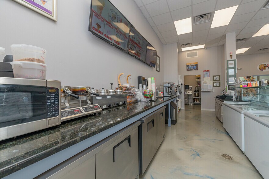 More Photos Of 2219 County Road 220, Middleburg General Retail For Sale