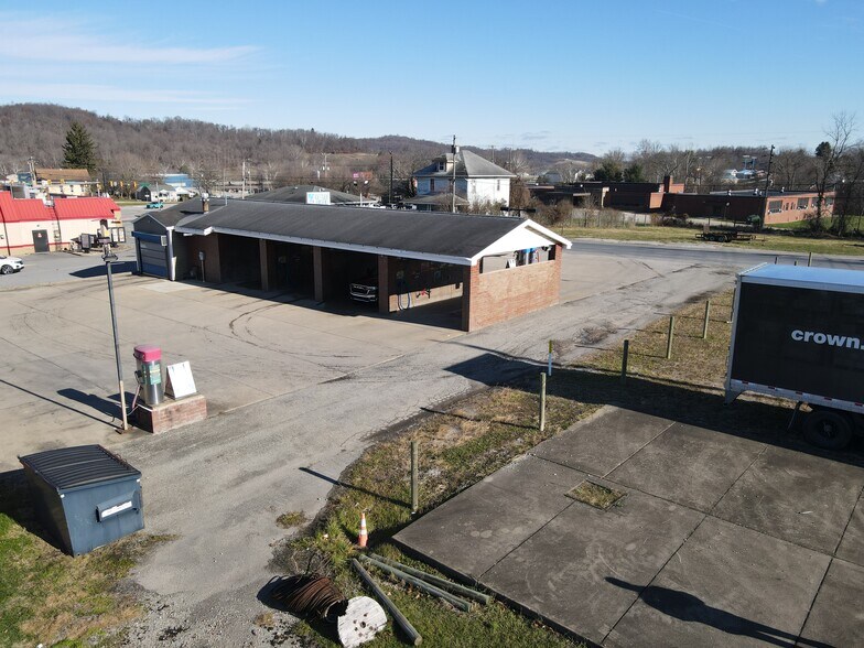 More Photos Of 118 School Dr, Waynesburg Flex For Sale