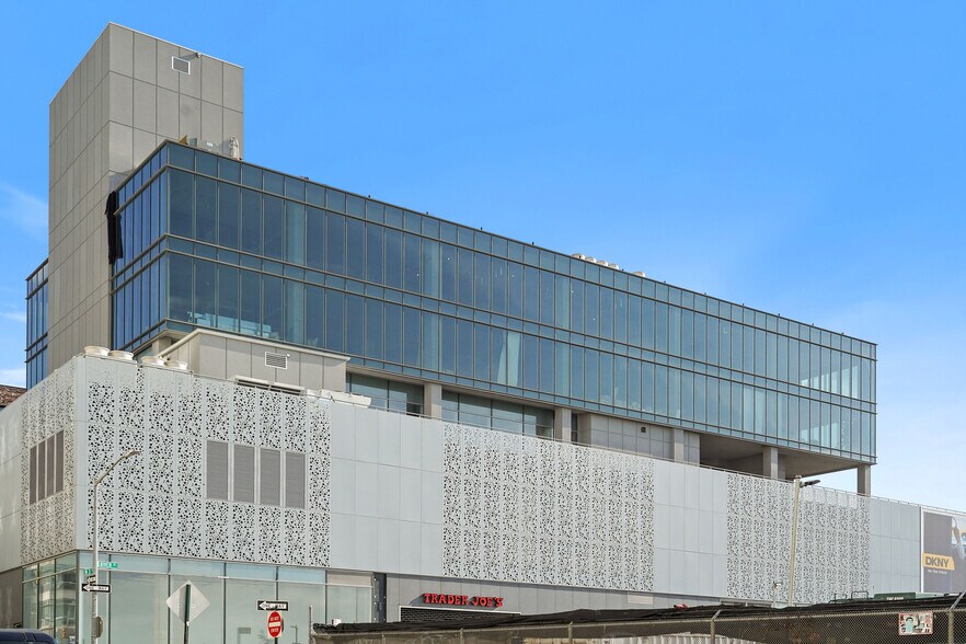 More Photos Of 200 Kent Ave, Brooklyn Office For Lease