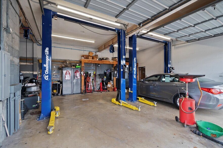 More Photos Of 2008 Okeechobee Blvd, West Palm Beach Auto Dealership For Sale