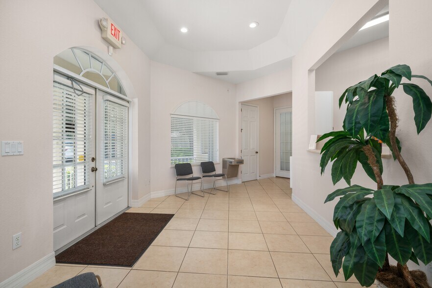 More Photos Of 405 W Interlake Blvd, Lake Placid Office For Sale