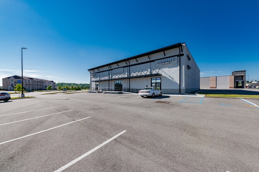 More Photos Of 50 Middletown Loop, White Hall Storefront Retail Office For Lease