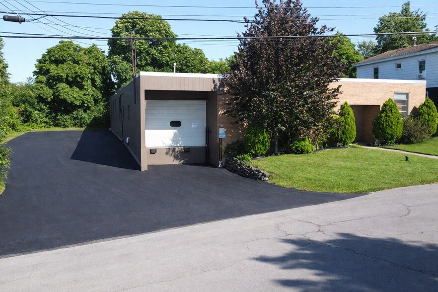 Primary Photo Of 1018 Cadillac St, Syracuse Light Manufacturing For Lease