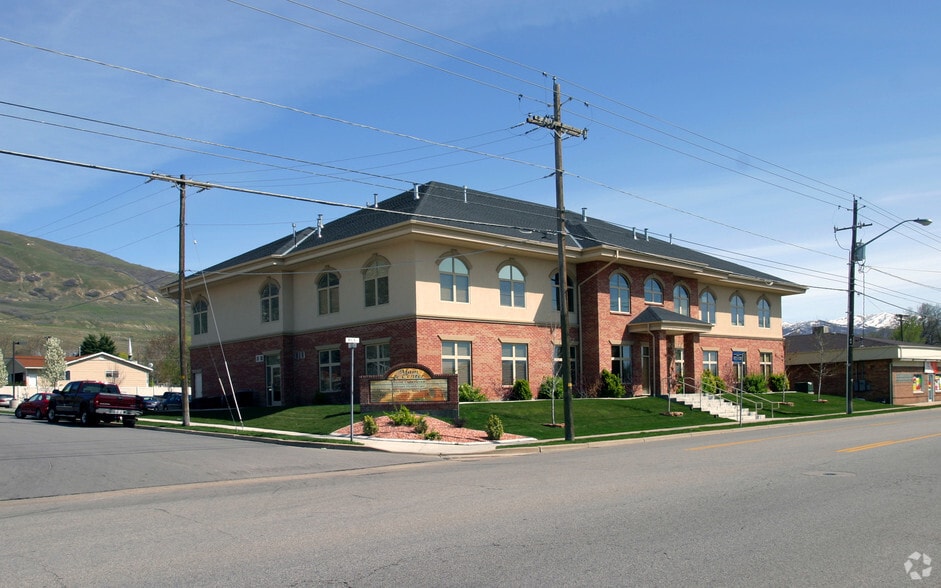 More Photos Of 25 S Main St, Centerville Office For Lease