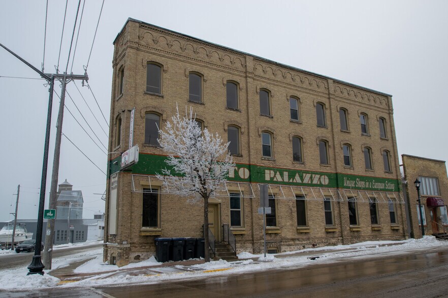 More Photos Of 300 4th St, Algoma Apartments For Sale