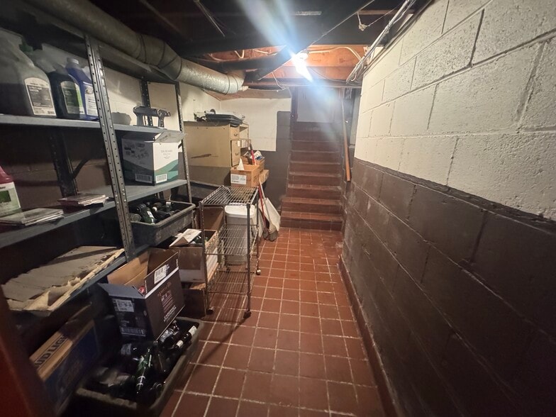 More Photos Of 1705 Columbus Ave, Bay City Restaurant For Sale