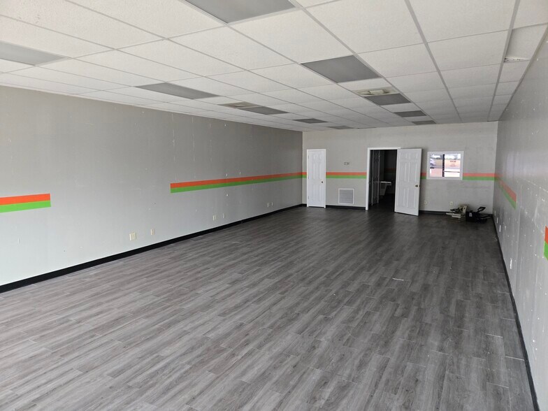 More Photos Of 1900-1940 Military Rd, Columbus Storefront For Lease