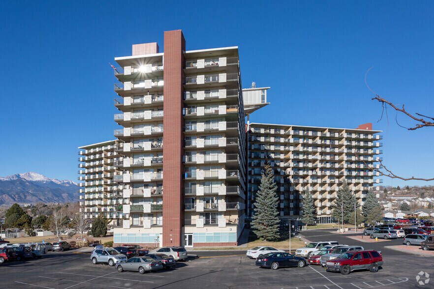 More Photos Of 411 Lakewood Cir, Colorado Springs Hotel For Sale