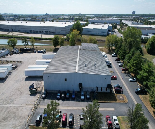 More Photos Of 4601-4608 Crossroads Industrial Dr, Bridgeton Warehouse For Lease