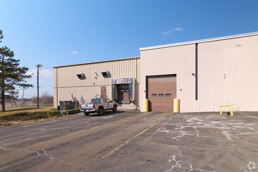 More Photos Of 293 Patriot Way, Rochester Manufacturing For Sale