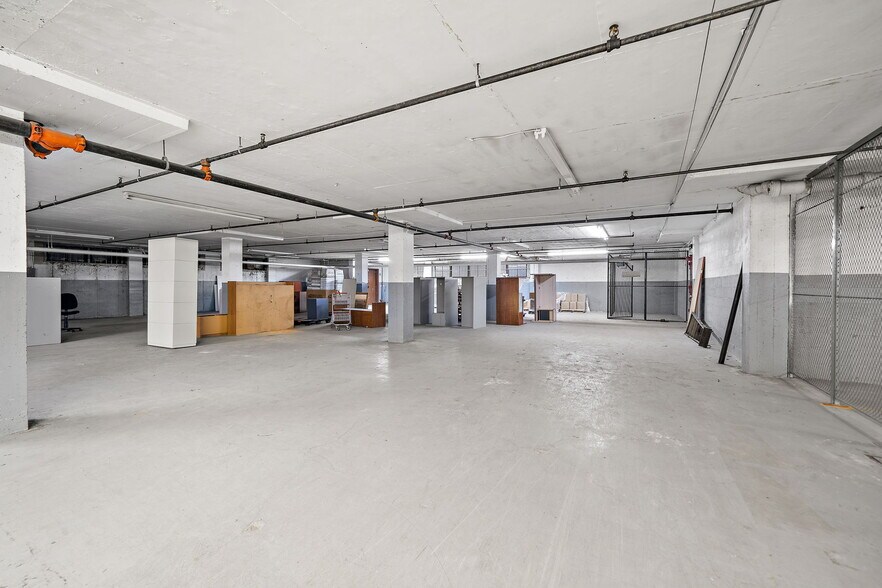 More Photos Of 2165 Av Madison, Montréal Office Residential For Lease
