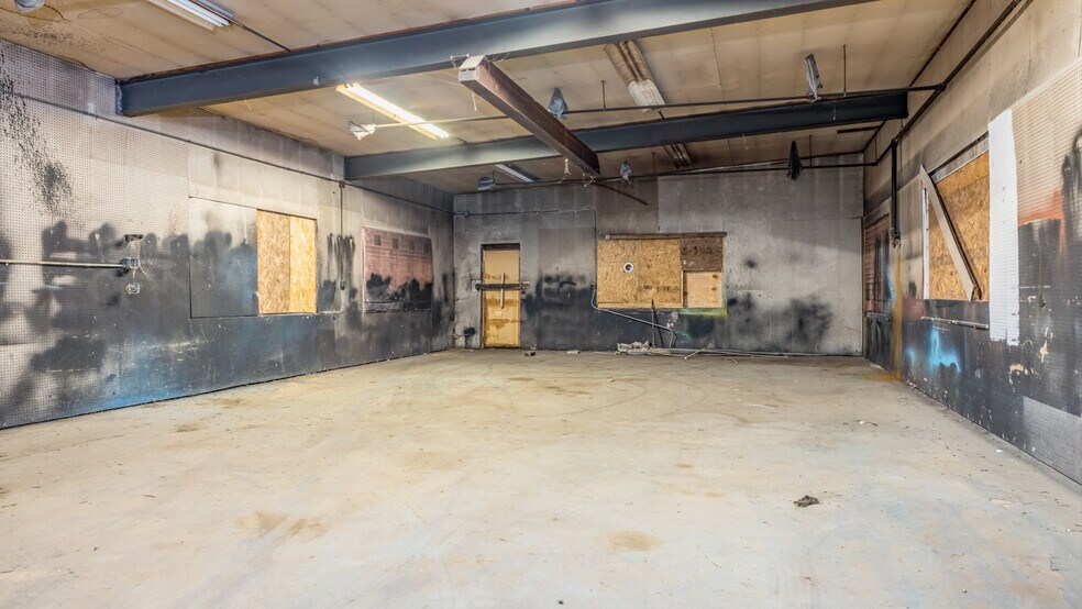 More Photos Of 106 E Smith St, Iron Mountain Distribution For Sale