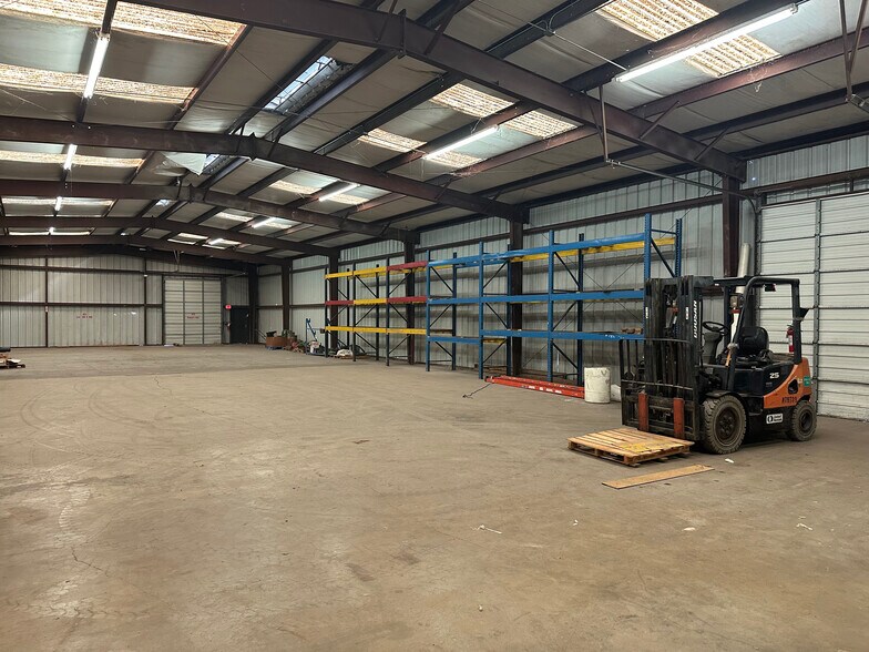 More Photos Of 3911 W University Dr, Edinburg Showroom For Lease