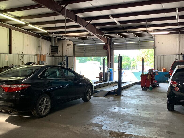 More Photos Of 1510 Washington St, Commerce Auto Repair For Lease