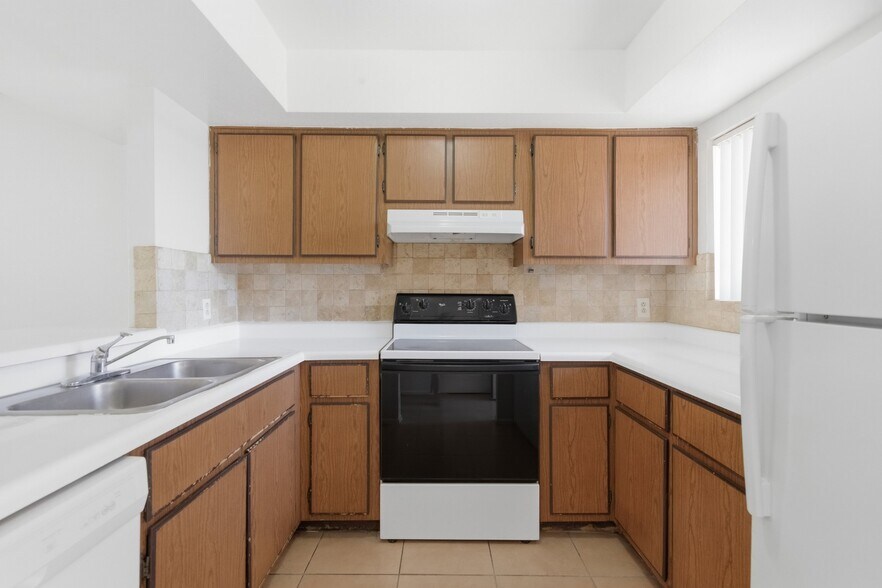 More Photos Of 2828 E Tierra Buena Ln, Phoenix Multifamily For Sale