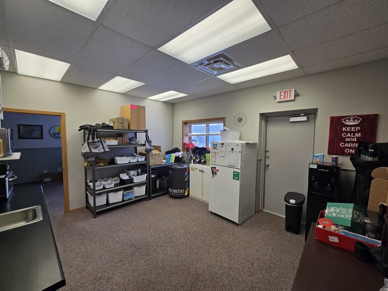 More Photos Of 1123 N 42nd St, Grand Forks Office For Sale