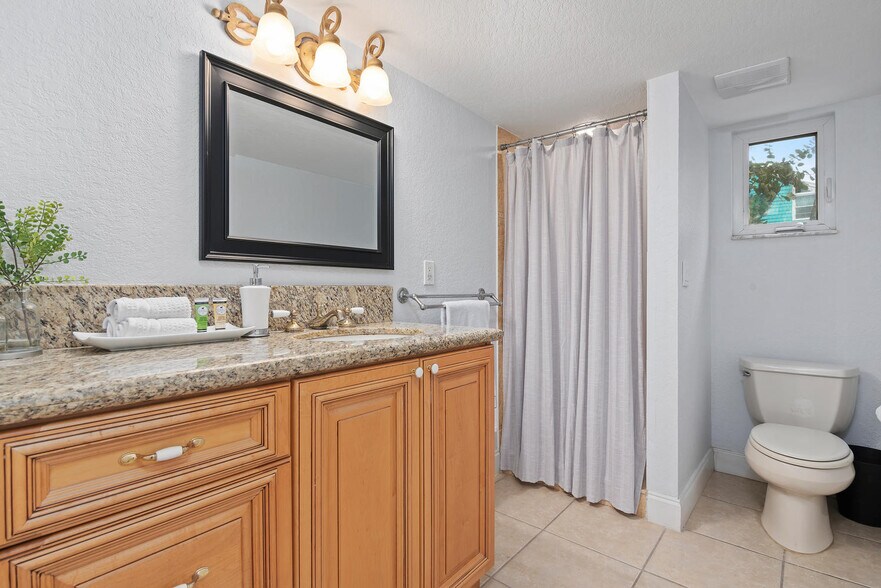 More Photos Of 185 Faubel St, Sarasota Specialty For Sale