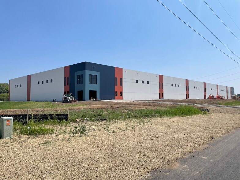More Photos Of 8th Ave S, Saint Cloud Warehouse For Lease