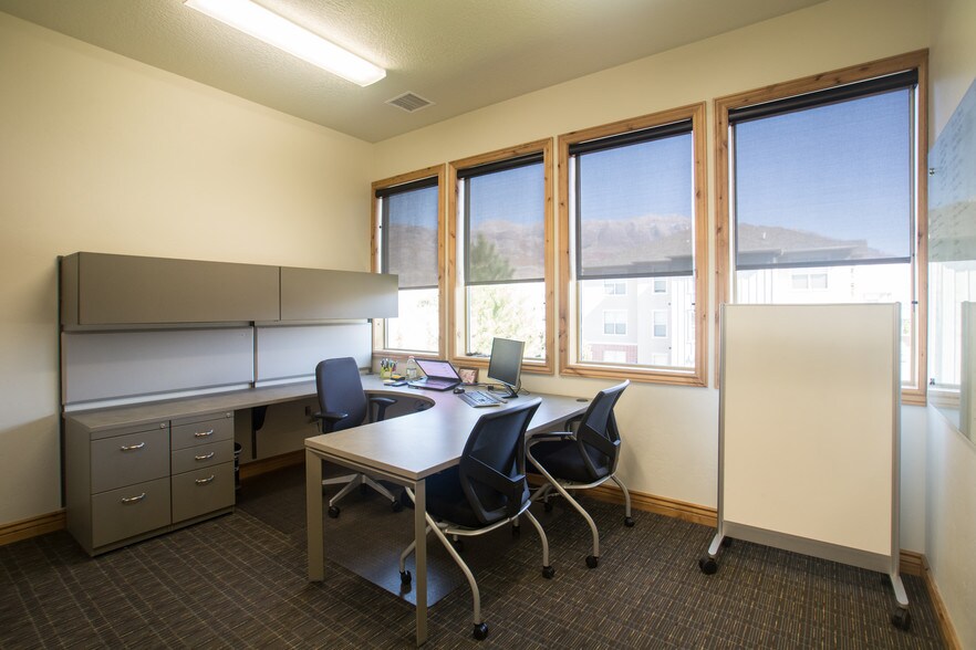 More Photos Of 260 S 2500 W, Pleasant Grove Office For Lease