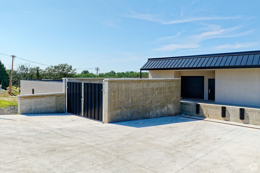 More Photos Of 964 Ridge Rd, Webster Storefront For Lease