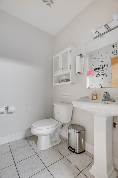 More Photos Of 217-219 Station St, Jacksonville Medical For Lease