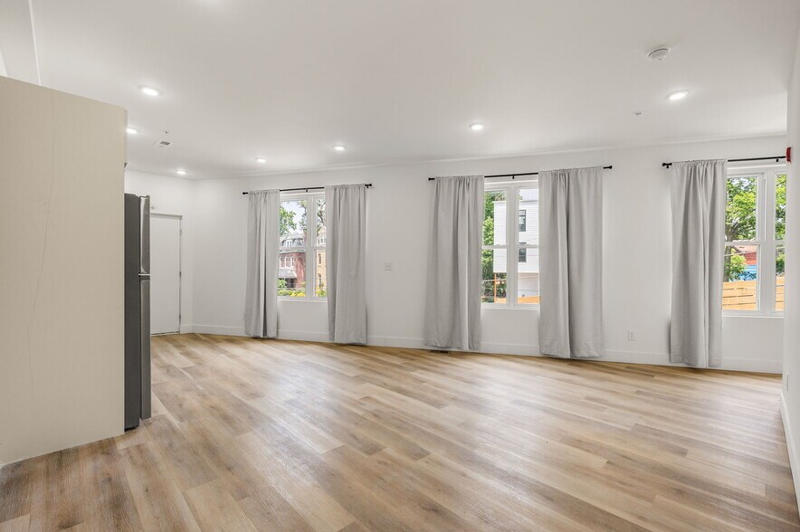 More Photos Of 4921 Chester Ave, Philadelphia Multifamily For Sale