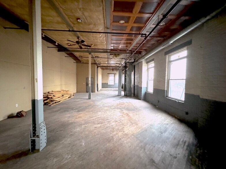 More Photos Of 1930 E Huntingdon St, Philadelphia Warehouse For Lease