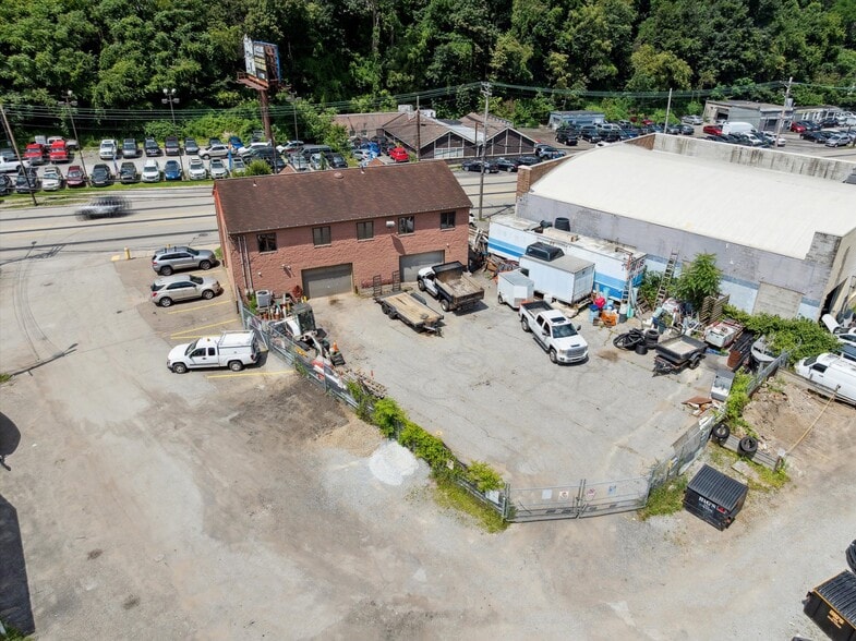 More Photos Of 1641 Saw Mill Run Blvd, Pittsburgh Flex For Sale