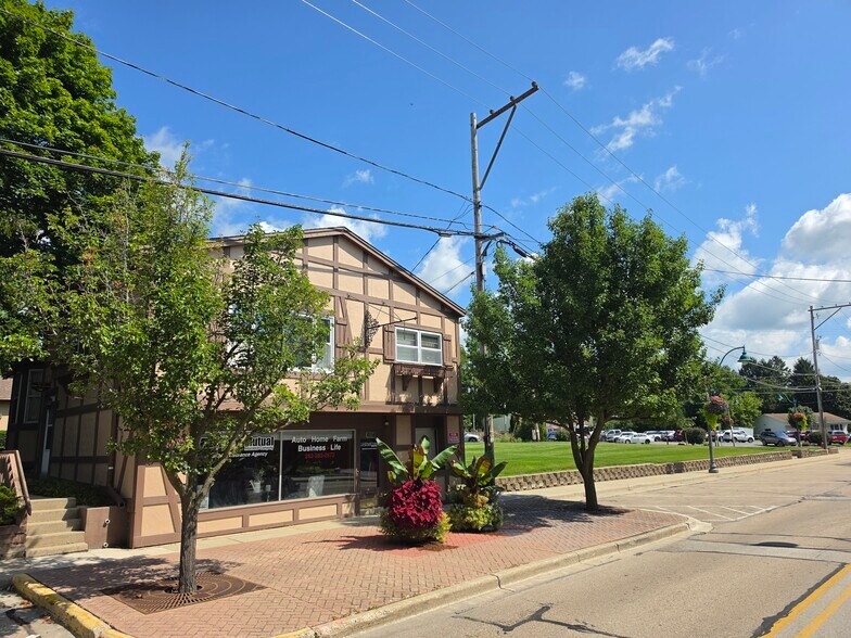 More Photos Of N116W15830 Main St, Germantown Office For Lease