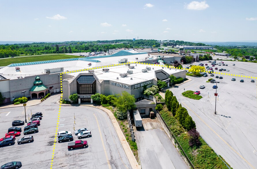 More Photos Of 550 Galleria Dr, Johnstown Department Store For Lease