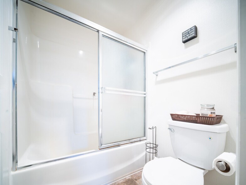 More Photos Of 550 SE 5th Ave, Canby Apartments For Sale