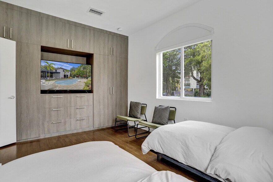 More Photos Of 430 Ne 121st St, Biscayne Park Movie Radio TVStudio For Sale