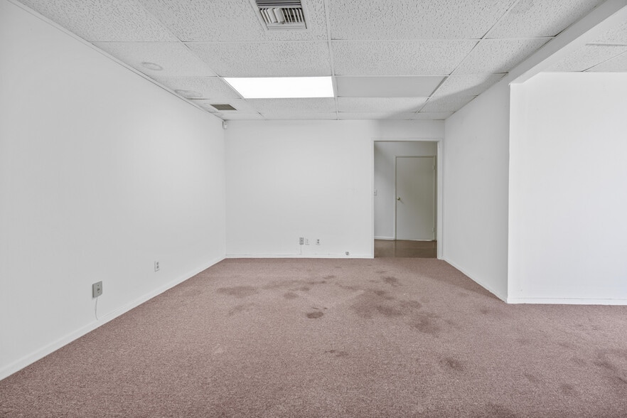More Photos Of 15201 Prairie Ave, Lawndale Flex For Sale