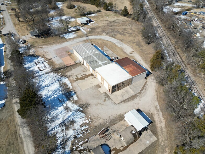 More Photos Of 400 E Jackson St, Broken Arrow Warehouse For Lease