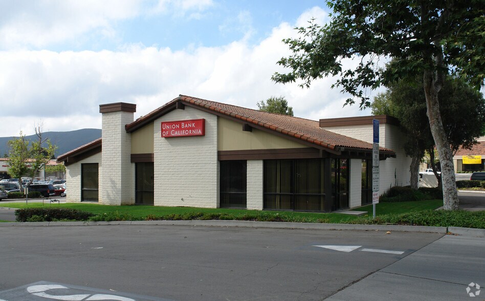 More Photos Of 669 S Rancho Santa Fe Rd, San Marcos Bank For Lease