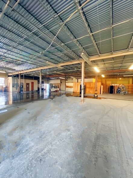 More Photos Of 3505 E 39th Ave, Denver Manufacturing For Lease