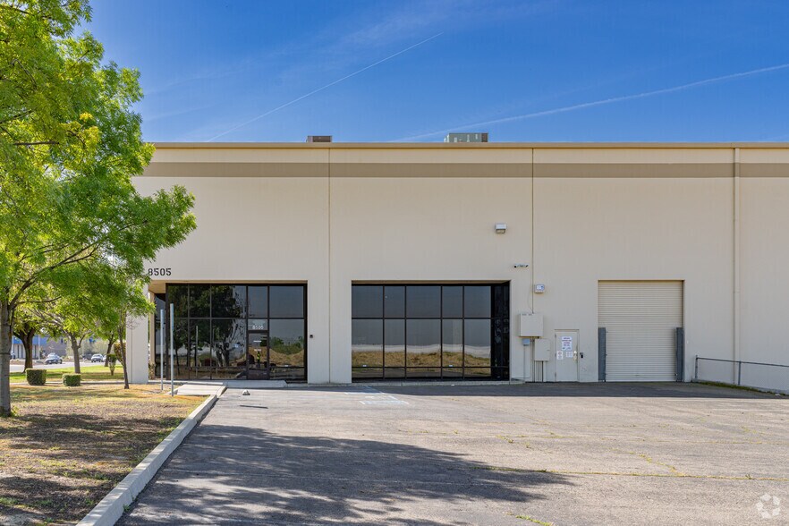 More Photos Of 8505 W Doe Ave, Visalia Distribution For Lease