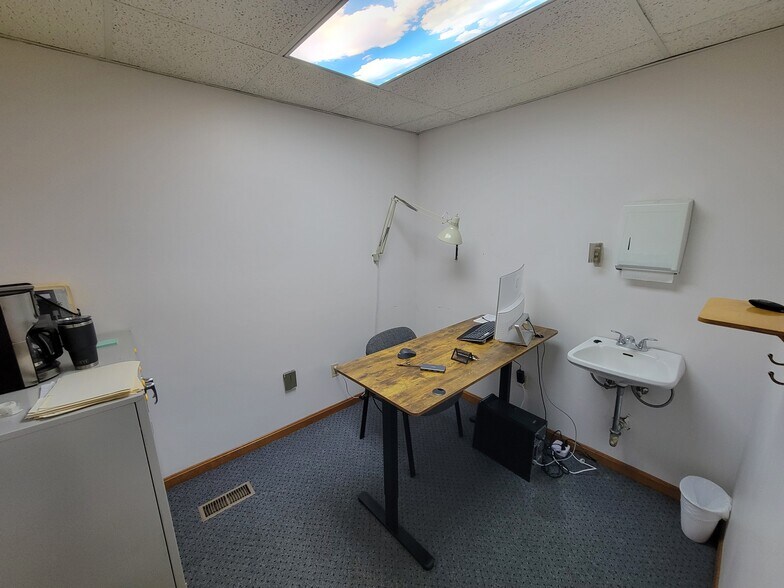 More Photos Of 2 Courthouse Ln, Chelmsford Office For Lease